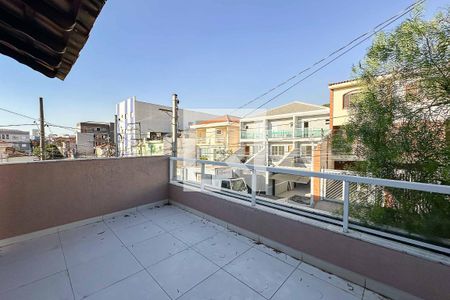 Casa à venda com 200m², 3 quartos e 5 vagas Casa à venda com 200m², 3 quartos e 5 vagasVaranda