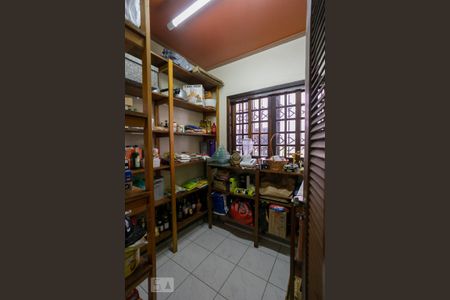 Casa à venda com 380m², 4 quartos e 5 vagasDespensa