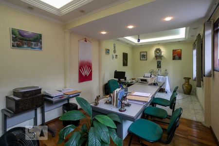 Casa à venda com 380m², 4 quartos e 5 vagasSalão edícula