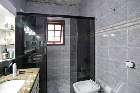 Casa à venda com 380m², 4 quartos e 5 vagasBanheiro da Suíte 1