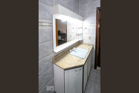 Casa à venda com 380m², 4 quartos e 5 vagasBanheiro da Suíte 2