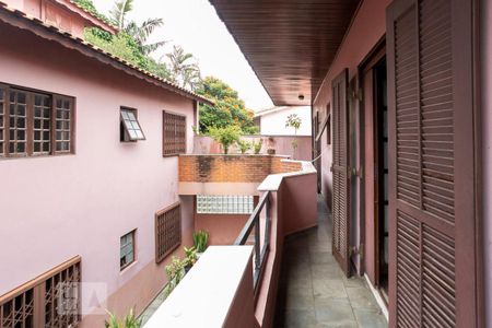 Casa à venda com 380m², 4 quartos e 5 vagasSacada dos quartos