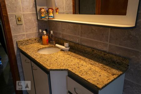 Casa à venda com 380m², 4 quartos e 5 vagasBanheiro 2