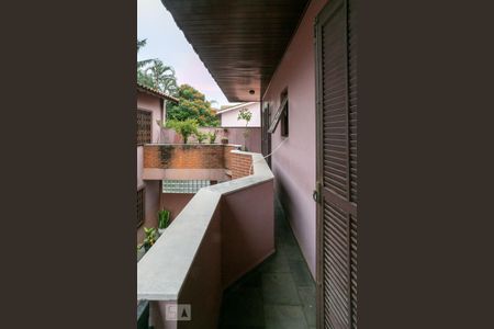 Casa à venda com 380m², 4 quartos e 5 vagasSacada dos quartos