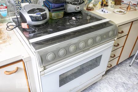 Casa à venda com 380m², 4 quartos e 5 vagasFogão