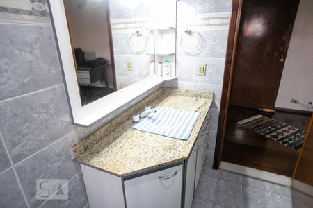 Casa à venda com 380m², 4 quartos e 5 vagasBanheiro da Suíte 2