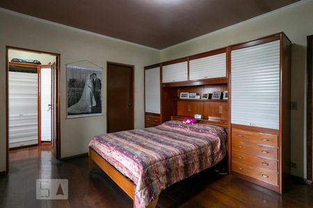 Casa à venda com 380m², 4 quartos e 5 vagasSuíte 1