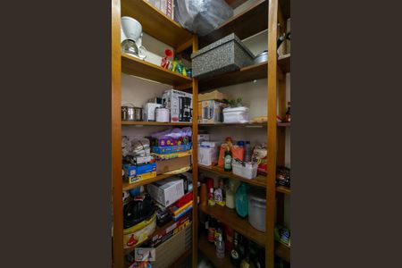 Casa à venda com 380m², 4 quartos e 5 vagasDespensa