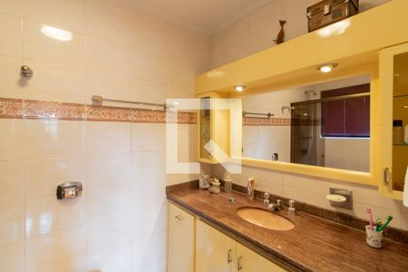 Casa à venda com 376m², 4 quartos e 4 vagas Casa à venda com 376m², 4 quartos e 4 vagasBanheiro da Suíte 3