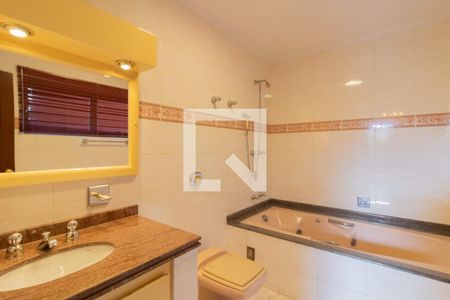 Casa à venda com 376m², 4 quartos e 4 vagas Casa à venda com 376m², 4 quartos e 4 vagasBanheiro da Suíte 4