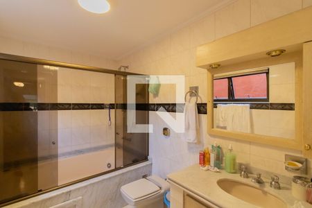 Casa à venda com 376m², 4 quartos e 4 vagas Casa à venda com 376m², 4 quartos e 4 vagasBanheiro da Suíte 1