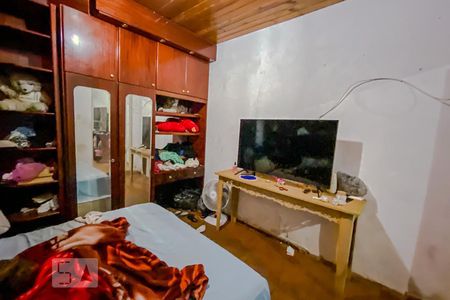 Quarto de casa à venda com 6 quartos, 300m² em Vila Ivone, São Paulo