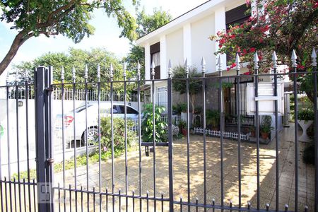 Casa à venda com 220m², 2 quartos e 2 vagasFachada