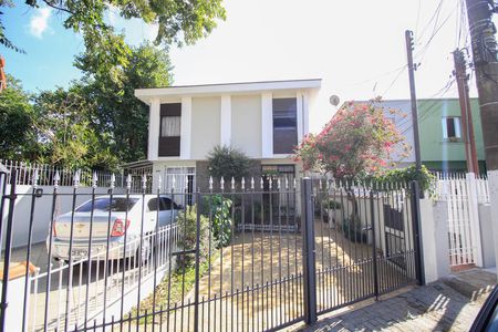 Casa à venda com 220m², 2 quartos e 2 vagasFachada