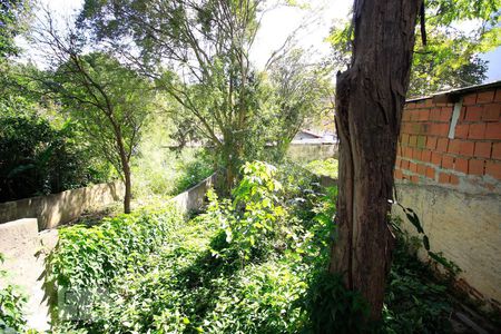 Casa à venda com 220m², 2 quartos e 2 vagasÁrea verde - Quintal