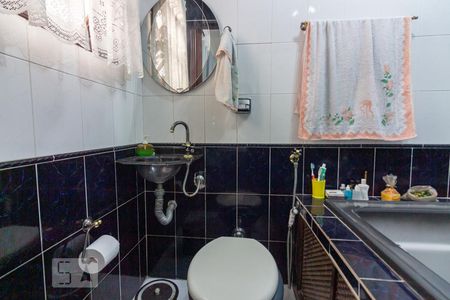 Casa à venda com 180m², 3 quartos e 4 vagasBanheiro