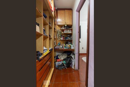 Casa à venda com 180m², 3 quartos e 4 vagasCloset
