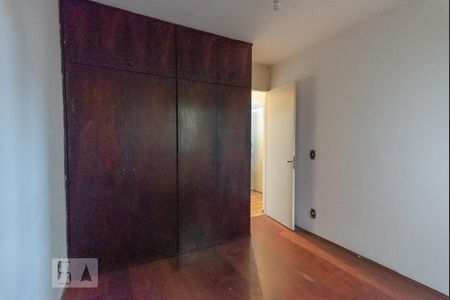 Apartamento à venda com 77m², 3 quartos e 1 vagaQuarto 2 - Armários