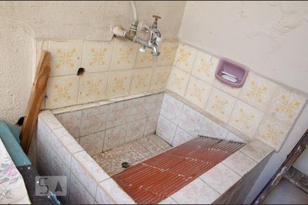 Casa à venda com 80m², 1 quarto e sem vagaArea de serviço