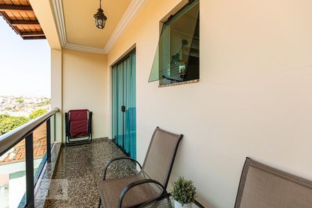 Casa à venda com 800m², 7 quartos e 8 vagasSacada do Quarto 1