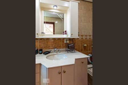 Casa à venda com 800m², 7 quartos e 8 vagasBanheiro do Quarto 2