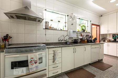 Casa à venda com 800m², 7 quartos e 8 vagasCozinha