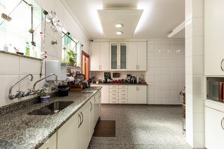 Casa à venda com 800m², 7 quartos e 8 vagasCozinha