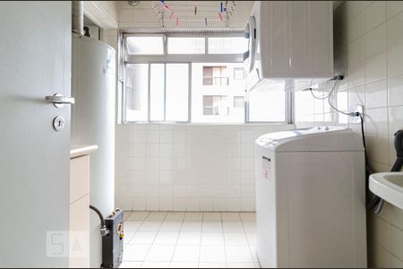 Área de serviço de apartamento para alugar com 3 quartos, 107m² em Sumarezinho, São Paulo