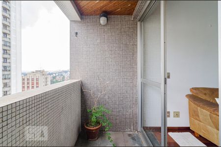 Varanda da sala de apartamento para alugar com 3 quartos, 107m² em Sumarezinho, São Paulo