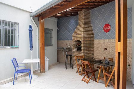 Casa à venda com 209m², 4 quartos e 4 vagas Casa à venda com 209m², 4 quartos e 4 vagasQUINTAL FUNDOS