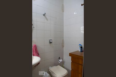 Casa à venda com 209m², 4 quartos e 4 vagas Casa à venda com 209m², 4 quartos e 4 vagasBANHEIRO SUITE