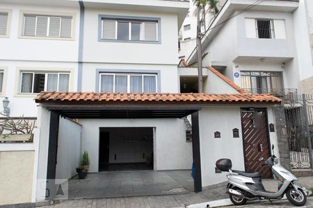 Casa à venda com 209m², 4 quartos e 4 vagas Casa à venda com 209m², 4 quartos e 4 vagasFACHADA