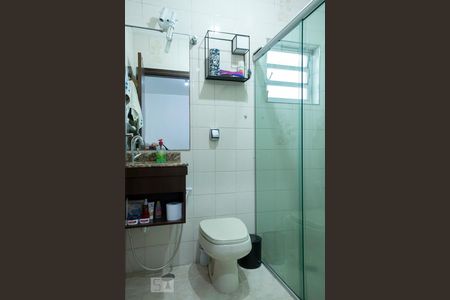 Casa à venda com 209m², 4 quartos e 4 vagas Casa à venda com 209m², 4 quartos e 4 vagasBANHEIRO