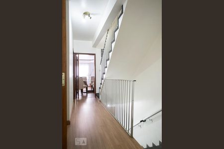 Casa à venda com 209m², 4 quartos e 4 vagas Casa à venda com 209m², 4 quartos e 4 vagasHALL ESCADAS