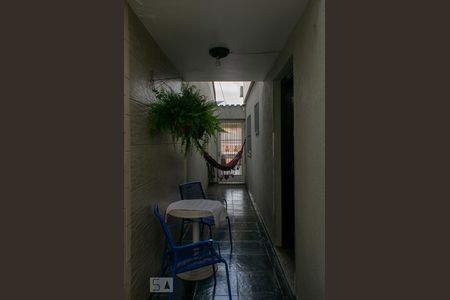 Casa à venda com 209m², 4 quartos e 4 vagas Casa à venda com 209m², 4 quartos e 4 vagasCORREDOR LATERAL