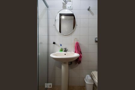 Casa à venda com 209m², 4 quartos e 4 vagas Casa à venda com 209m², 4 quartos e 4 vagasBANHEIRO SUITE