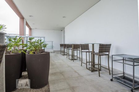Apartamento à venda com 70m², 1 quarto e 1 vagaÁrea comum - Piscina