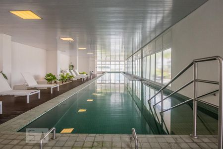 Apartamento à venda com 70m², 1 quarto e 1 vagaÁrea comum - Piscina