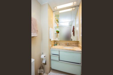 Apartamento à venda com 74m², 2 quartos e 2 vagasBanheiro 2
