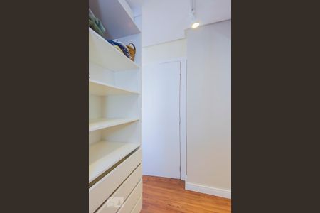 Apartamento à venda com 74m², 2 quartos e 2 vagasCloset Quarto 2