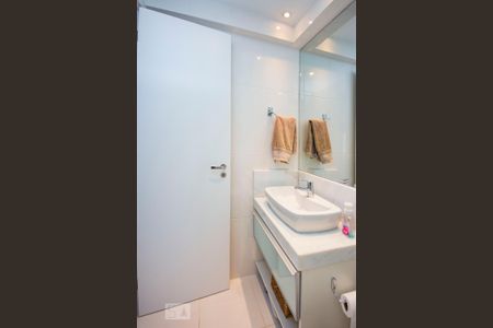 Apartamento à venda com 74m², 2 quartos e 2 vagasBanheiro 1