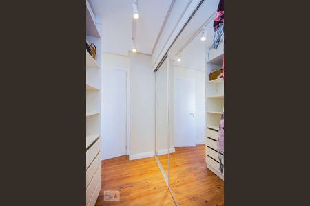 Apartamento à venda com 74m², 2 quartos e 2 vagasCloset Quarto 2