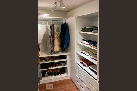 Apartamento à venda com 74m², 2 quartos e 2 vagasCloset Quarto 2