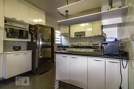 Casa à venda com 180m², 3 quartos e 4 vagas Casa à venda com 180m², 3 quartos e 4 vagasCozinha