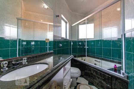 Casa à venda com 180m², 3 quartos e 4 vagas Casa à venda com 180m², 3 quartos e 4 vagasBanheiro Social