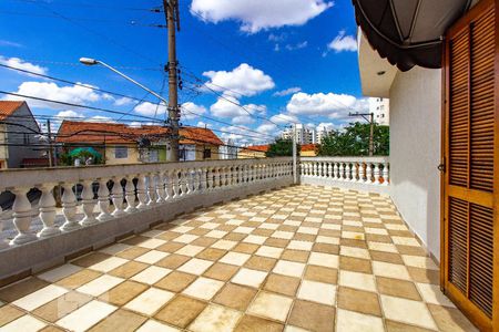 Casa à venda com 180m², 3 quartos e 4 vagas Casa à venda com 180m², 3 quartos e 4 vagasVaranda da Suíte