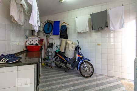 Casa à venda com 180m², 3 quartos e 4 vagas Casa à venda com 180m², 3 quartos e 4 vagasLavanderia