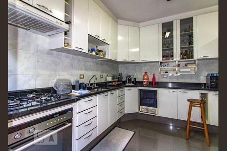 Casa à venda com 180m², 3 quartos e 4 vagas Casa à venda com 180m², 3 quartos e 4 vagasCozinha