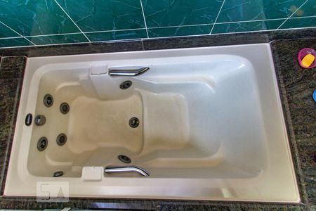 Casa à venda com 180m², 3 quartos e 4 vagas Casa à venda com 180m², 3 quartos e 4 vagasBanheiro Social