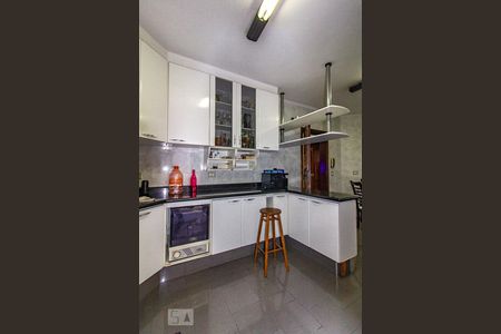 Casa à venda com 180m², 3 quartos e 4 vagas Casa à venda com 180m², 3 quartos e 4 vagasCozinha